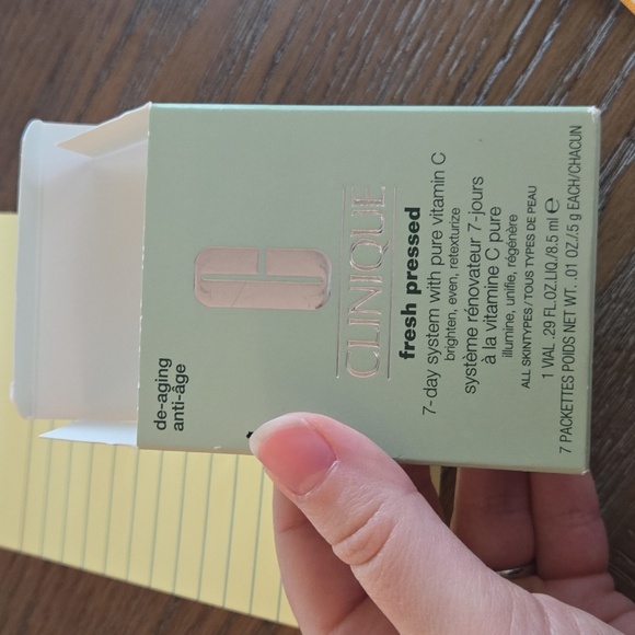 Cliniue Fresh‎ Pressed Renewing Powder Cleanser- Set of 11 - Picture 4 of 4